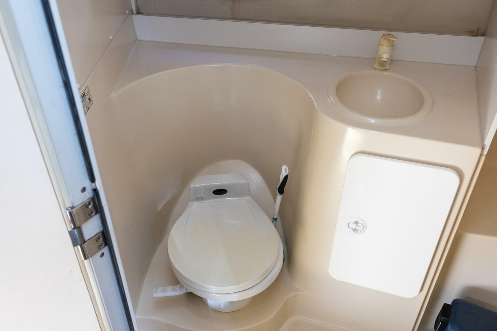 1995 Cruisers 3570 Esprit — photo 32