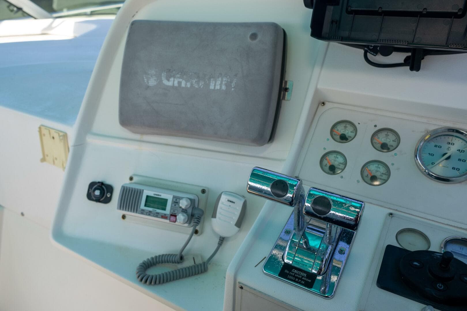 1995 Cruisers 3570 Esprit — photo 20