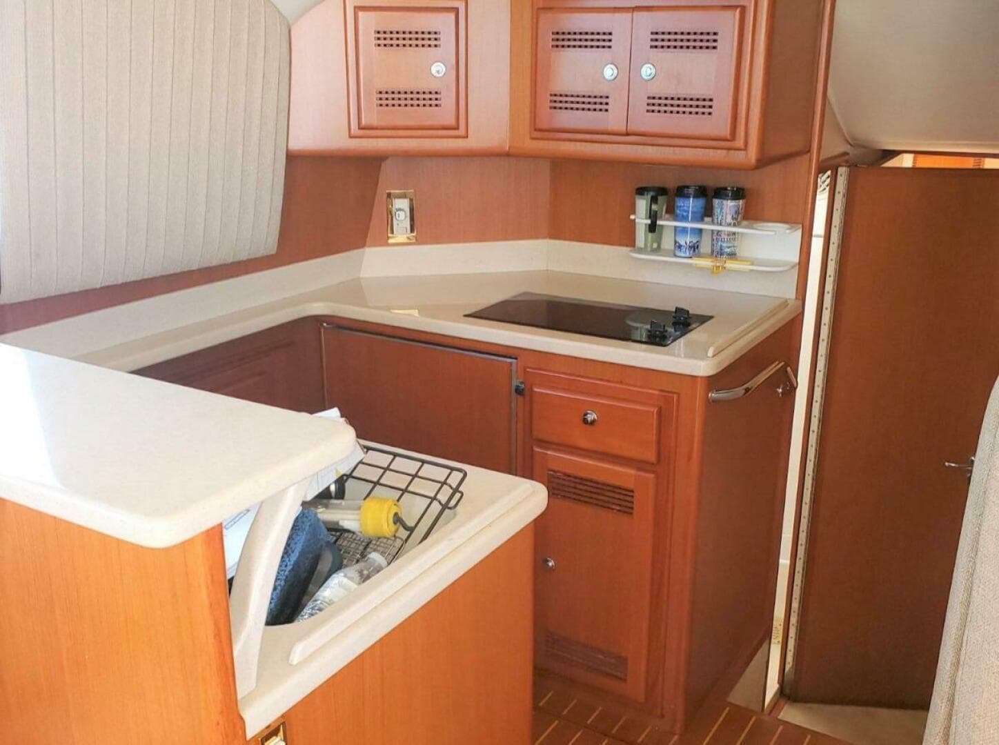 2003 Cabo Flybridge Sportfish — photo 17