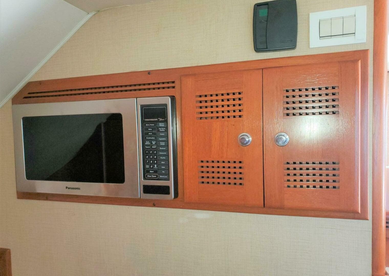 2003 Cabo Flybridge Sportfish — photo 9