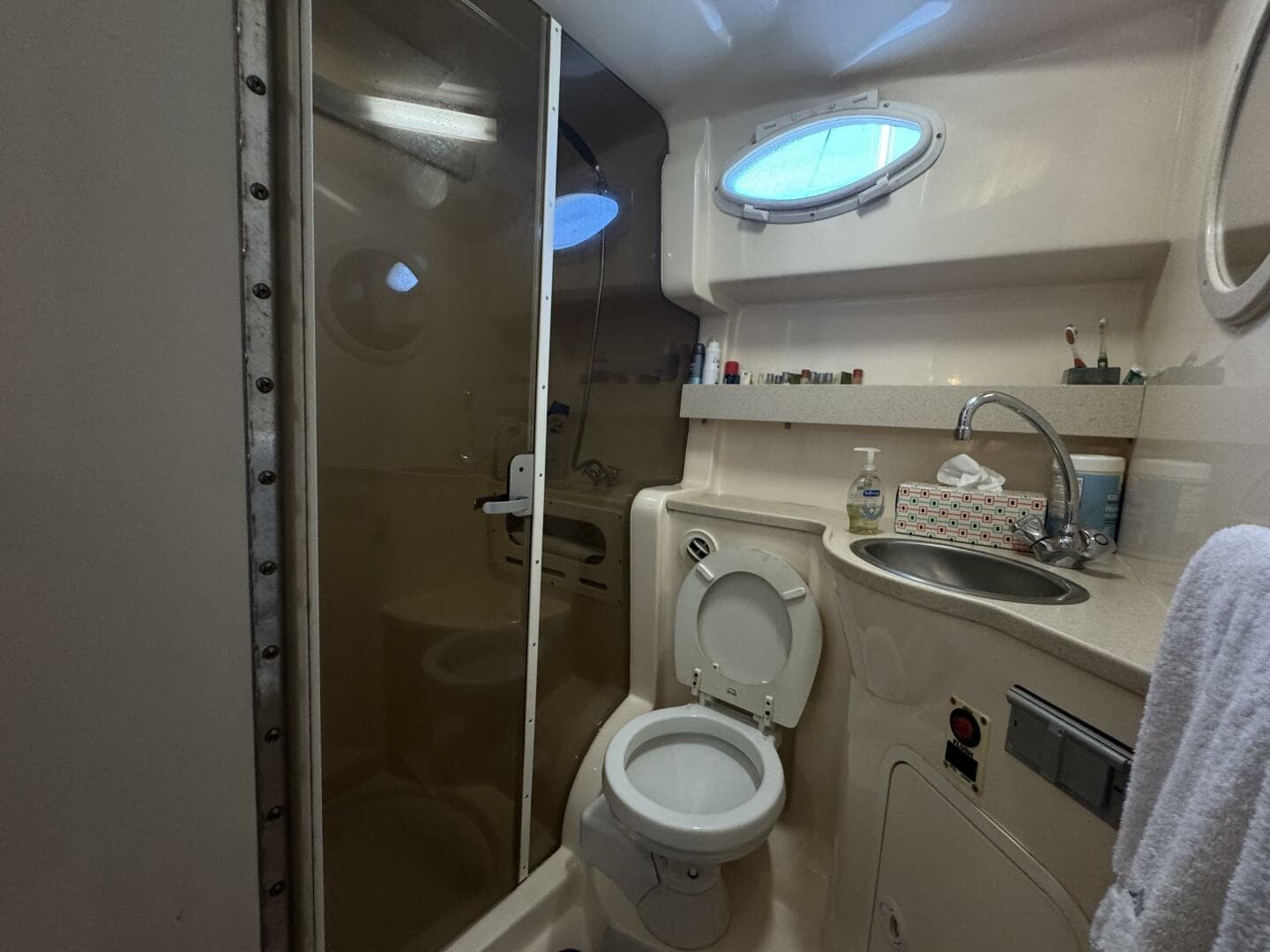 2002 Rinker 342 Fiesta Vee — photo 13