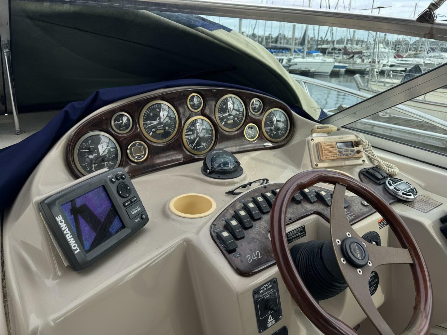 2002 Rinker 342 Fiesta Vee — photo 17