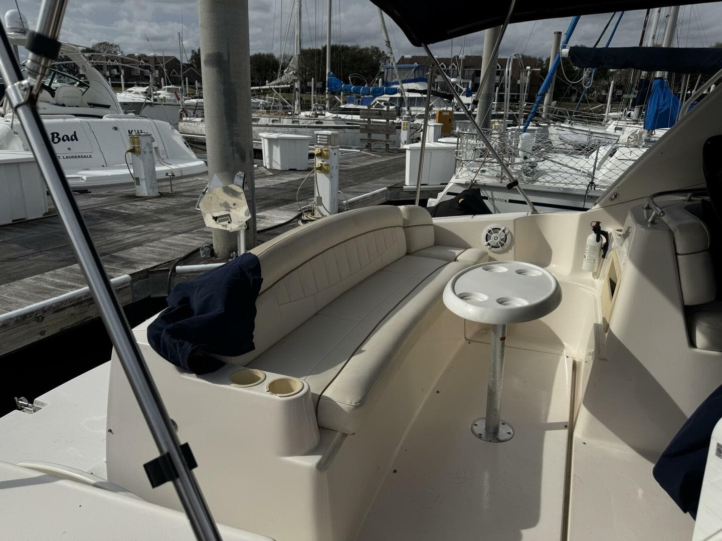 2002 Rinker 342 Fiesta Vee — photo 21