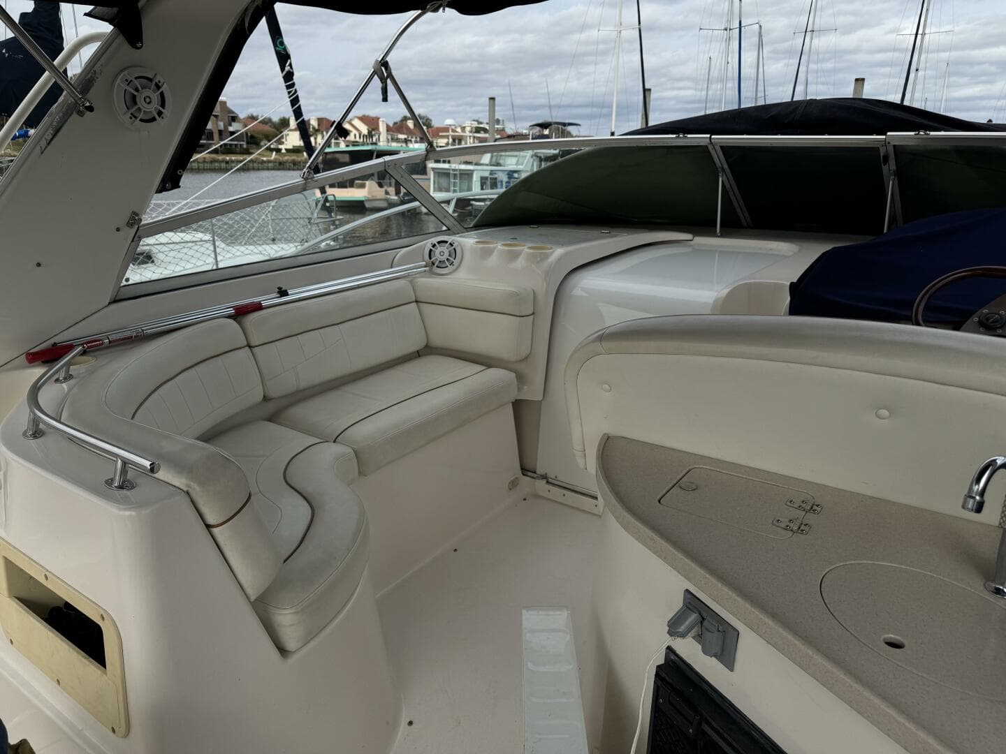 2002 Rinker 342 Fiesta Vee — photo 23