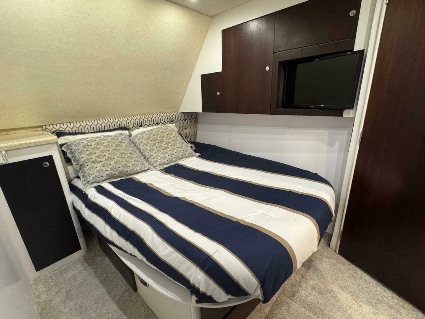 2000 Ocean Yachts 48 Convertible — photo 28