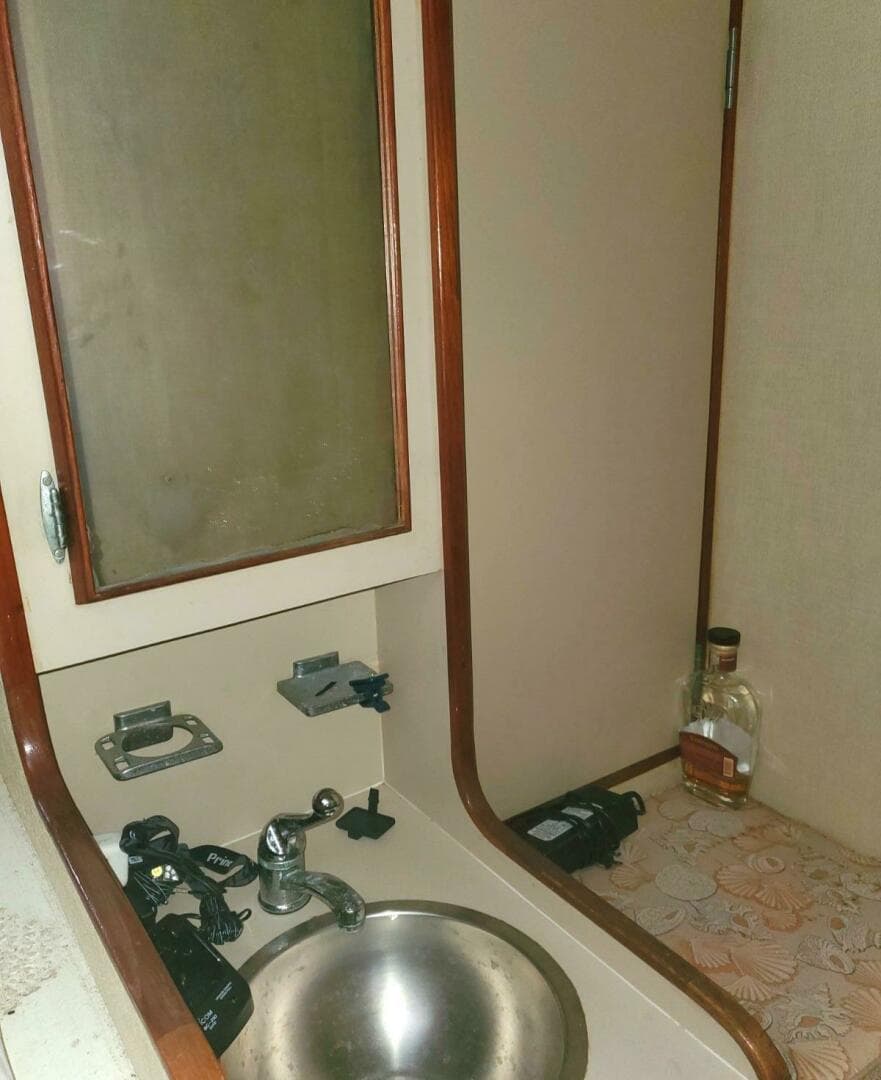 1979 Bertram 38 Convertible Sportfisher — photo 3