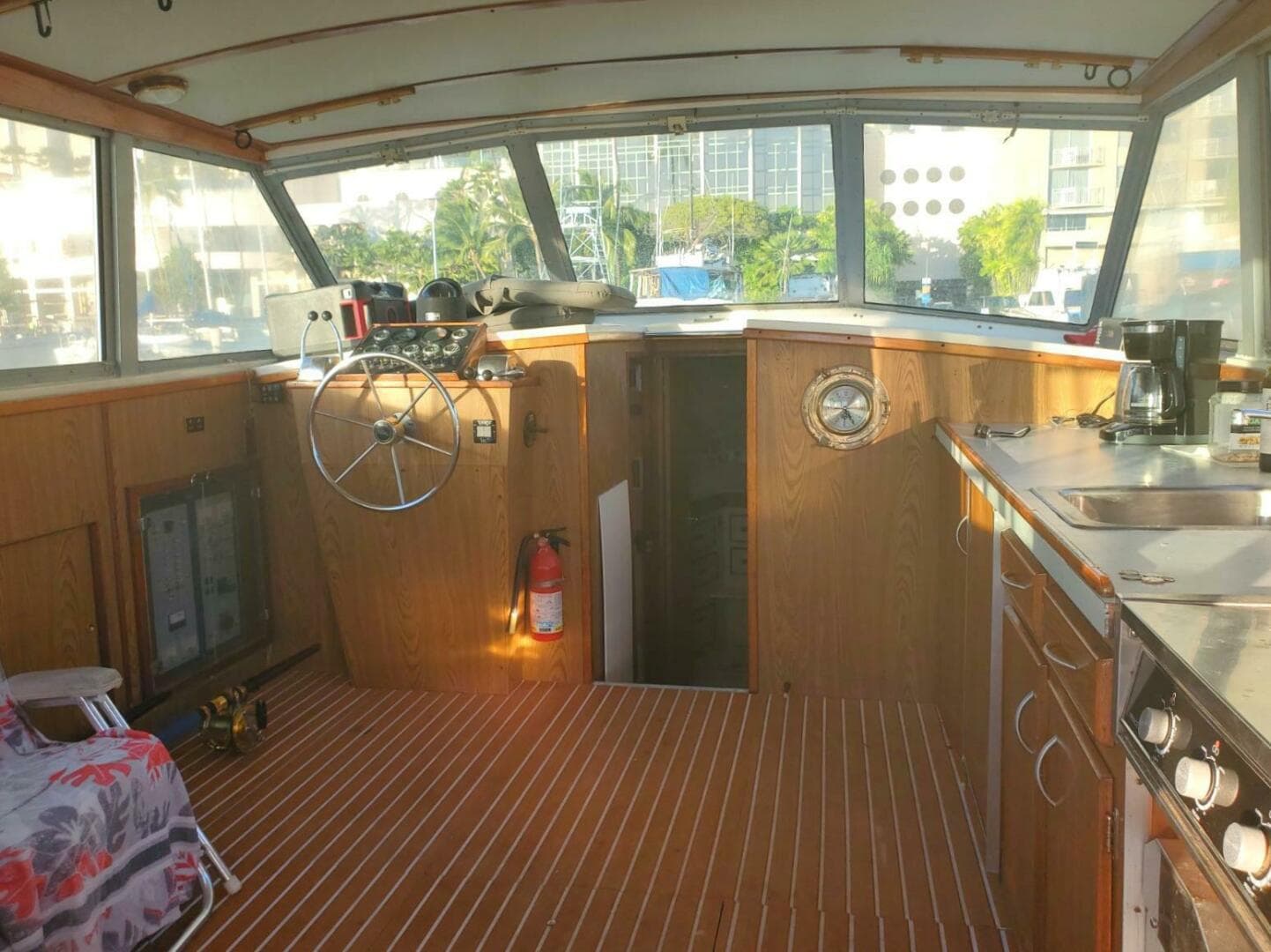 1979 Bertram 38 Convertible Sportfisher — photo 6