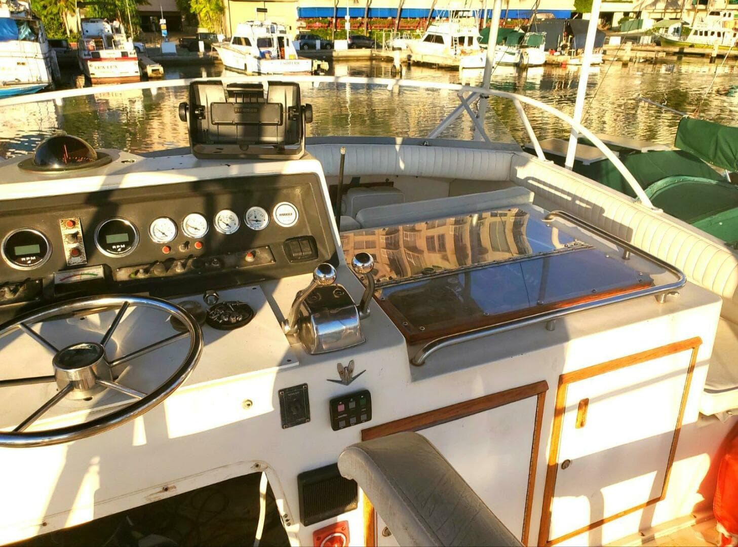 1979 Bertram 38 Convertible Sportfisher — photo 10