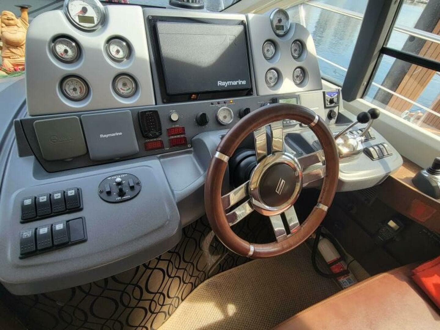 2009 Azimut 43S — photo 25