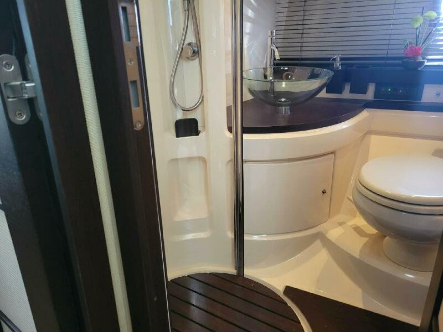 2009 Azimut 43S — photo 39