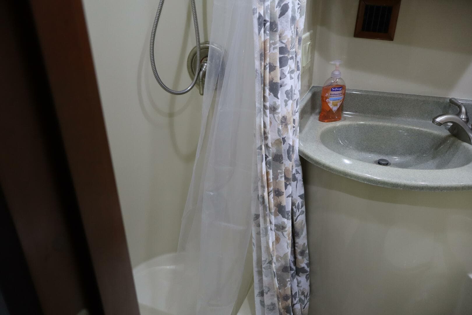 2006 Bluewater 5200 — photo 35