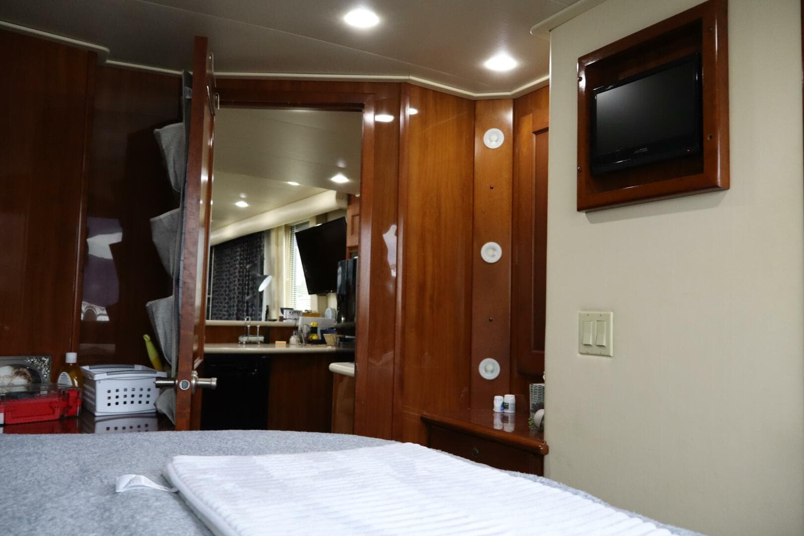 2006 Bluewater 5200 — photo 23