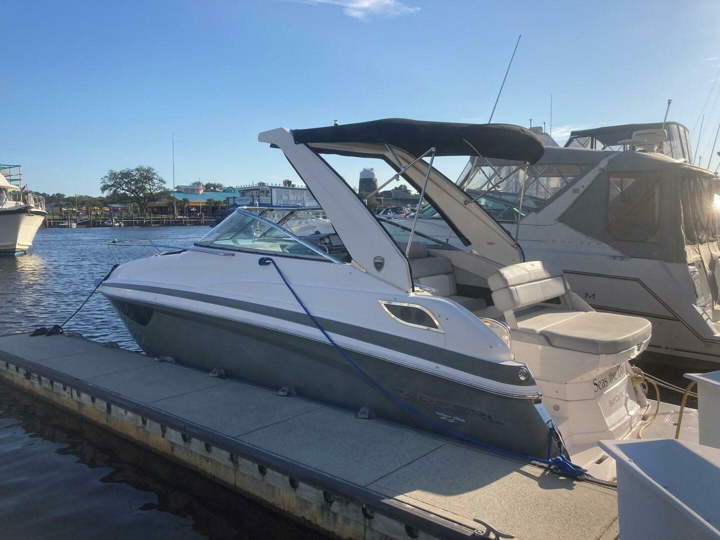 2015 Regal 28 Express — photo 1