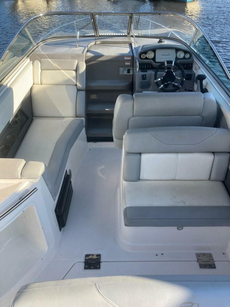 2015 Regal 28 Express — photo 18