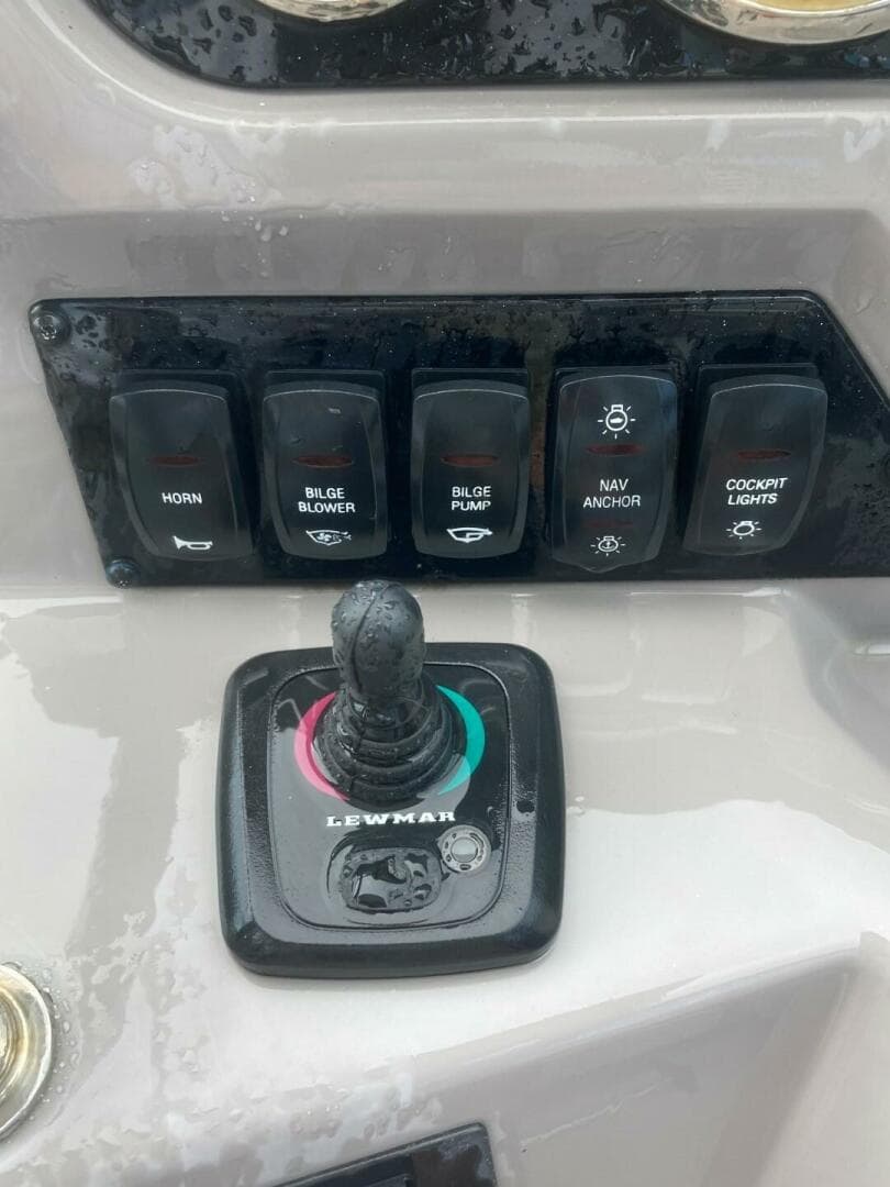 2015 Regal 28 Express — photo 15