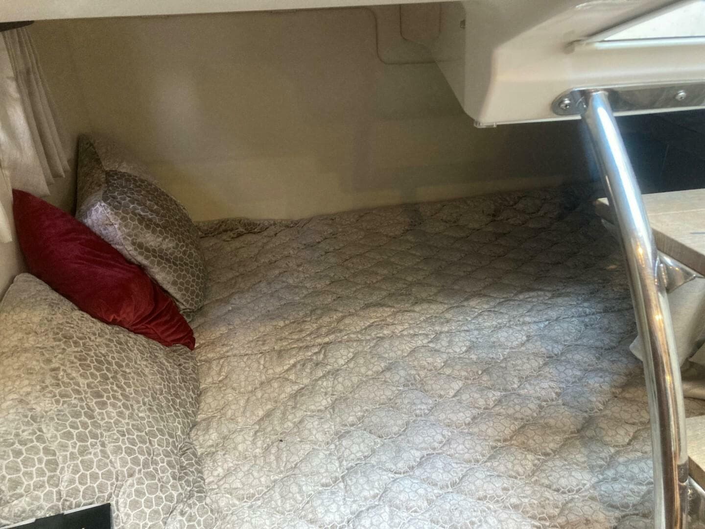 2015 Regal 28 Express — photo 33