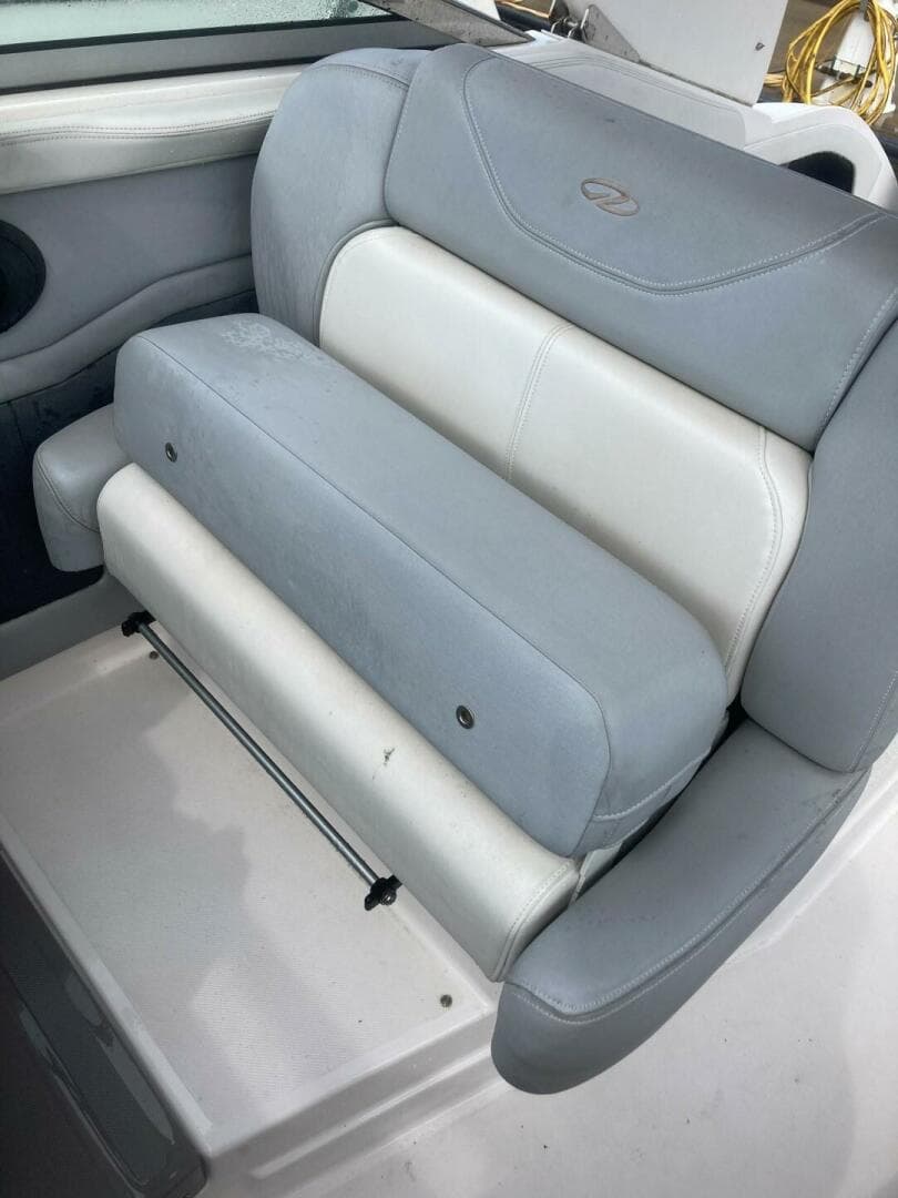 2015 Regal 28 Express — photo 16