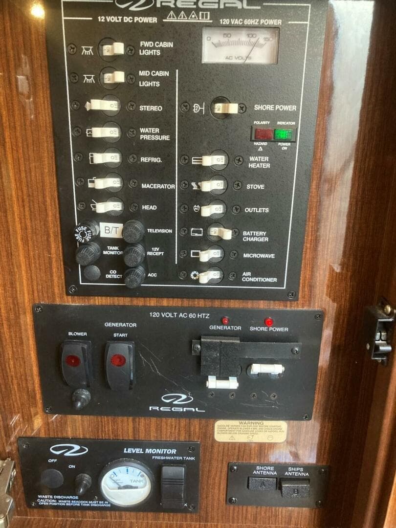 2015 Regal 28 Express — photo 25