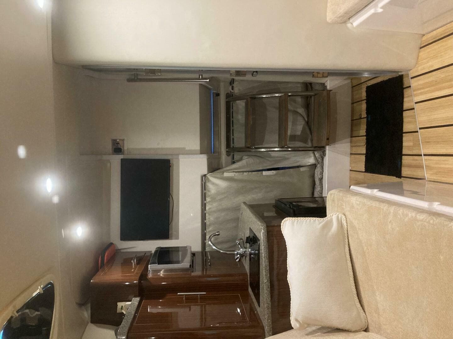 2015 Regal 28 Express — photo 32