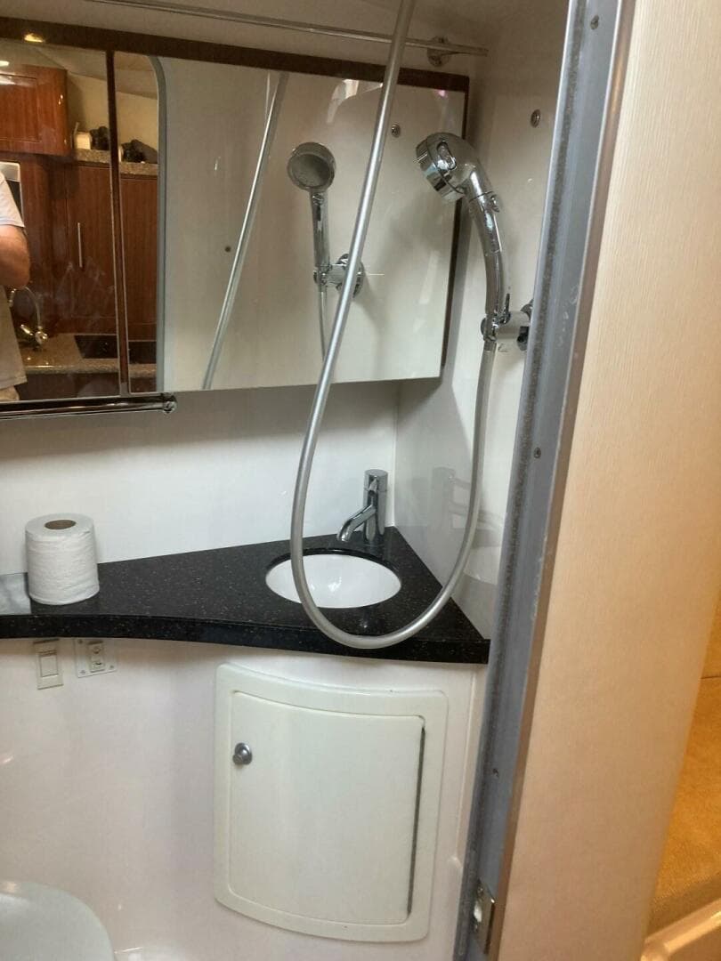 2015 Regal 28 Express — photo 30