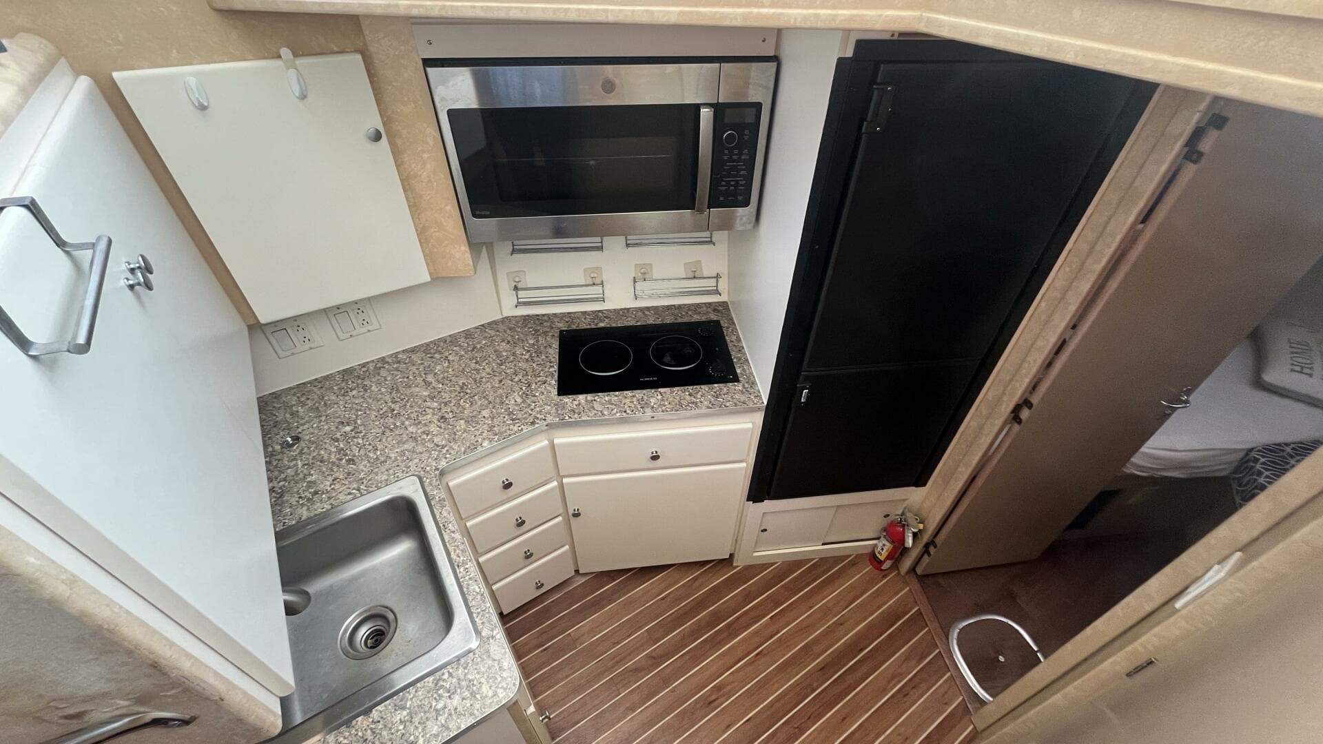 1994 Hatteras Double Cabin — photo 31