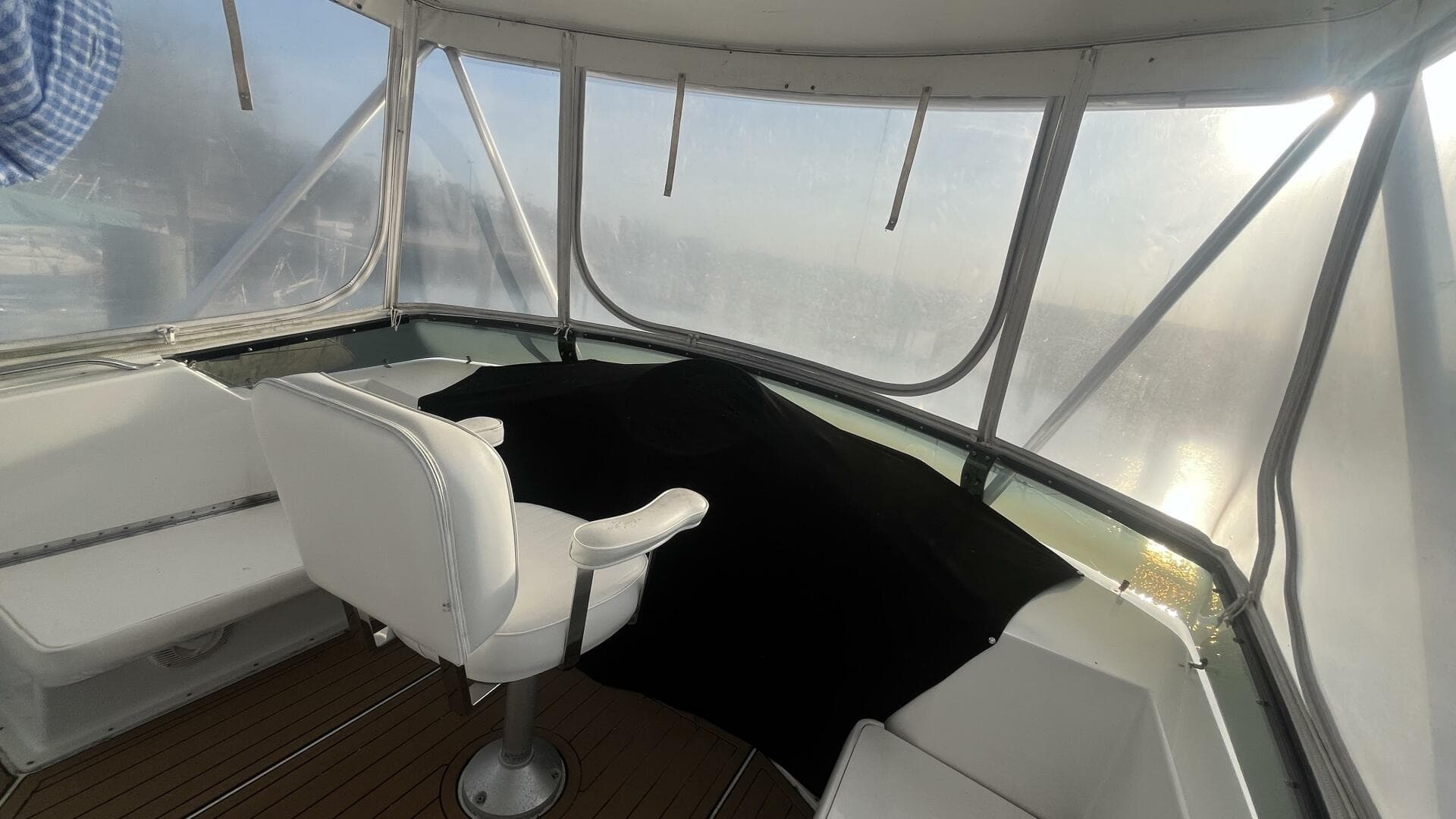 1994 Hatteras Double Cabin — photo 19