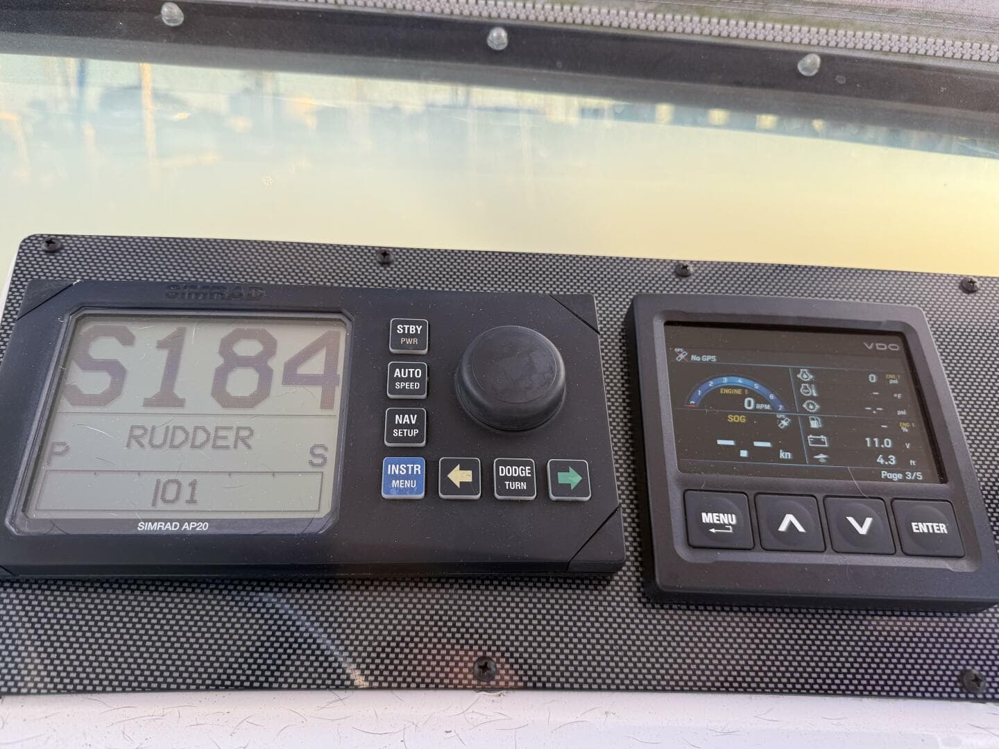 1994 Hatteras Double Cabin — photo 25