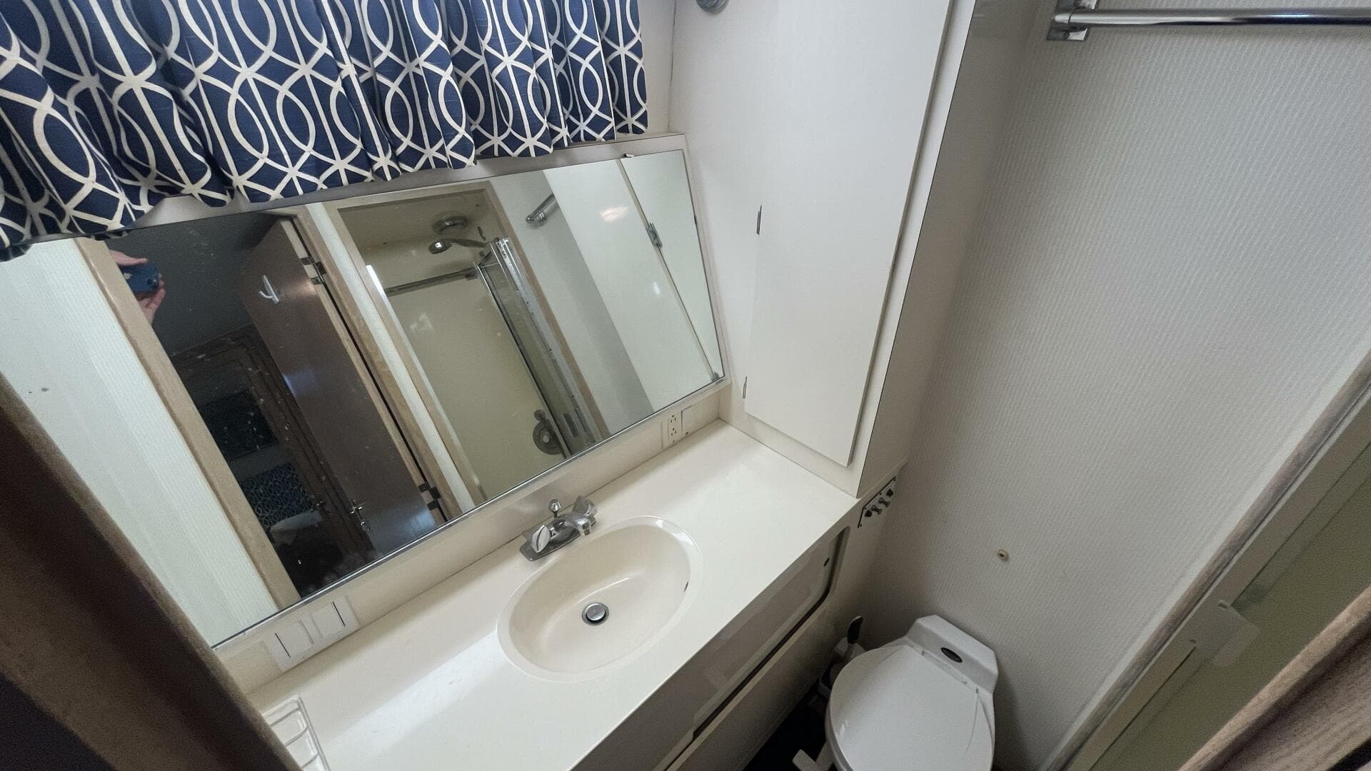 1994 Hatteras Double Cabin — photo 46