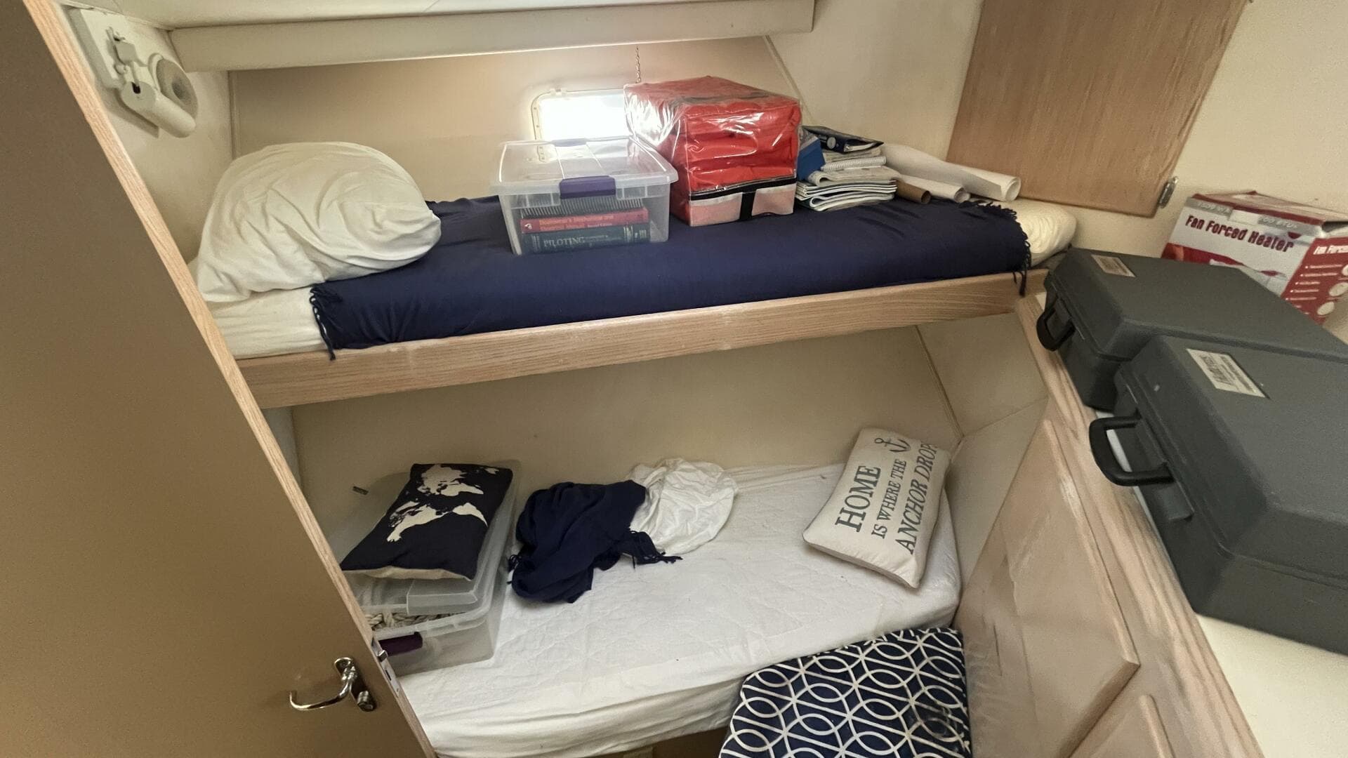 1994 Hatteras Double Cabin — photo 37