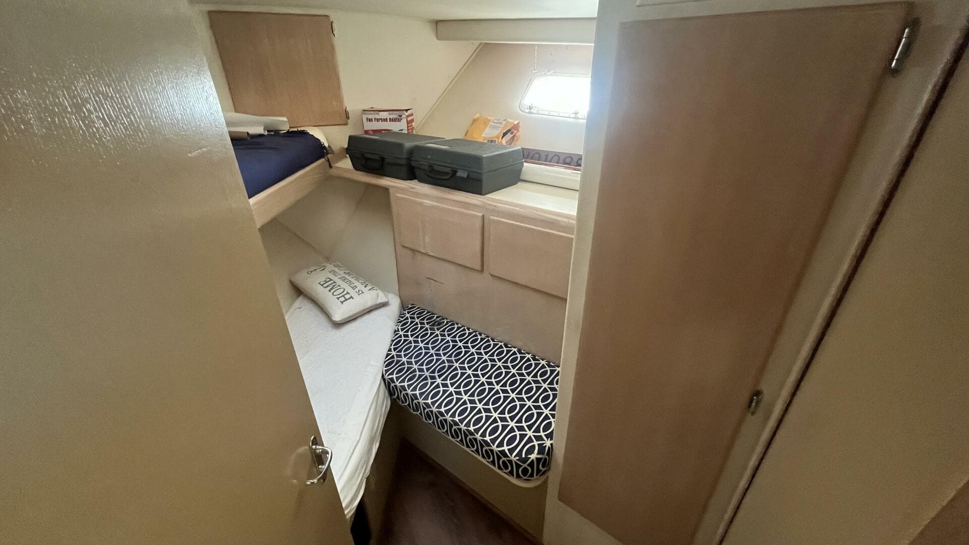 1994 Hatteras Double Cabin — photo 36