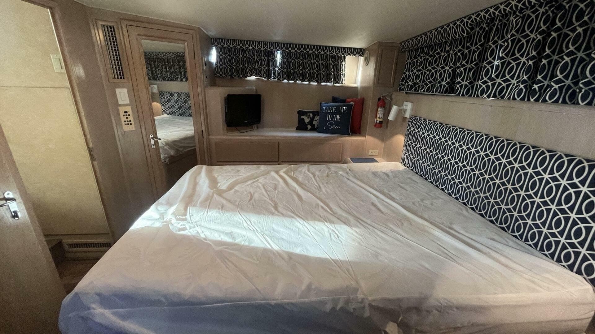 1994 Hatteras Double Cabin — photo 43