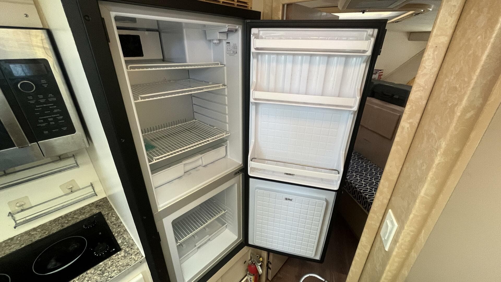 1994 Hatteras Double Cabin — photo 35