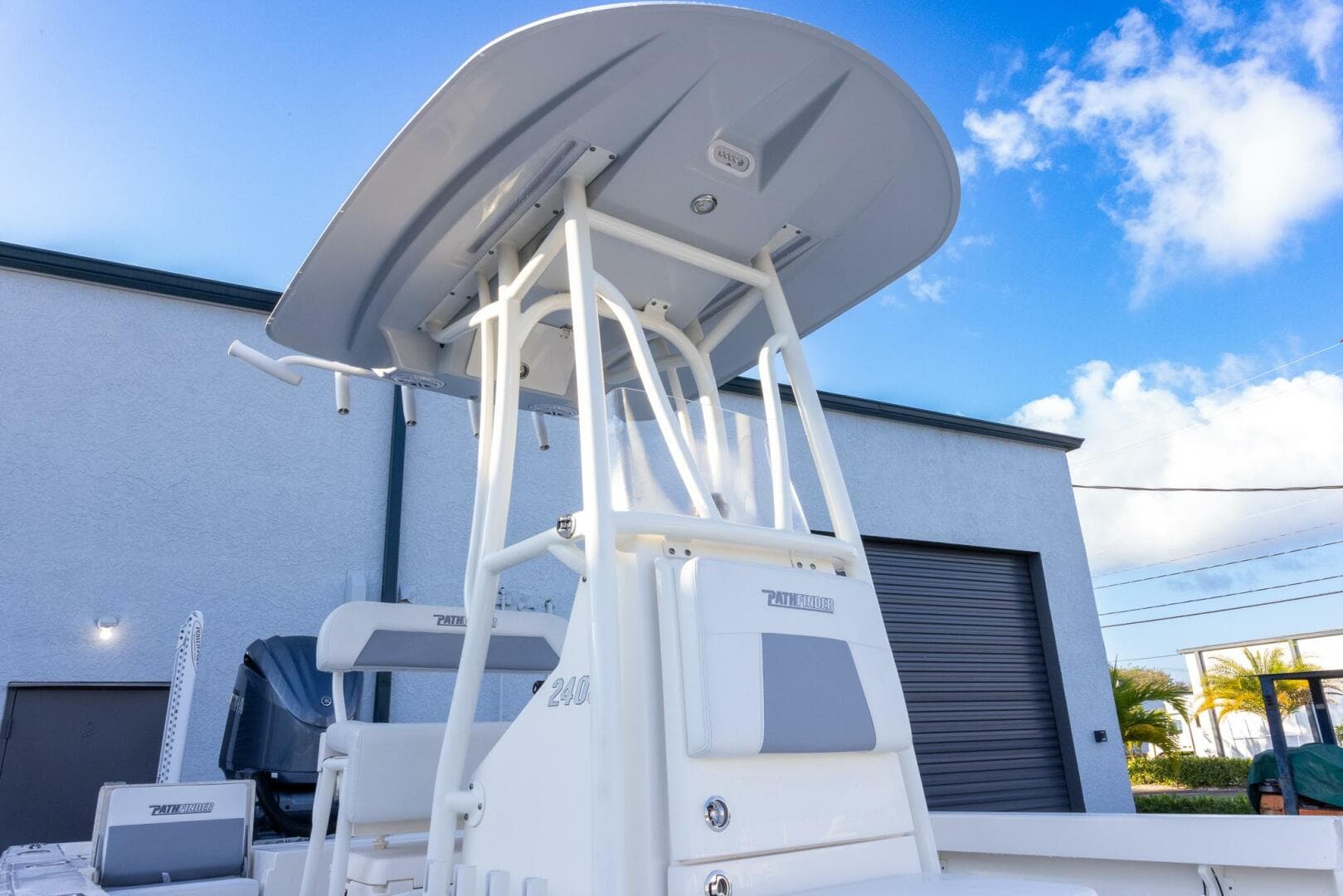 2021 Pathfinder 2400 Trs — photo 28