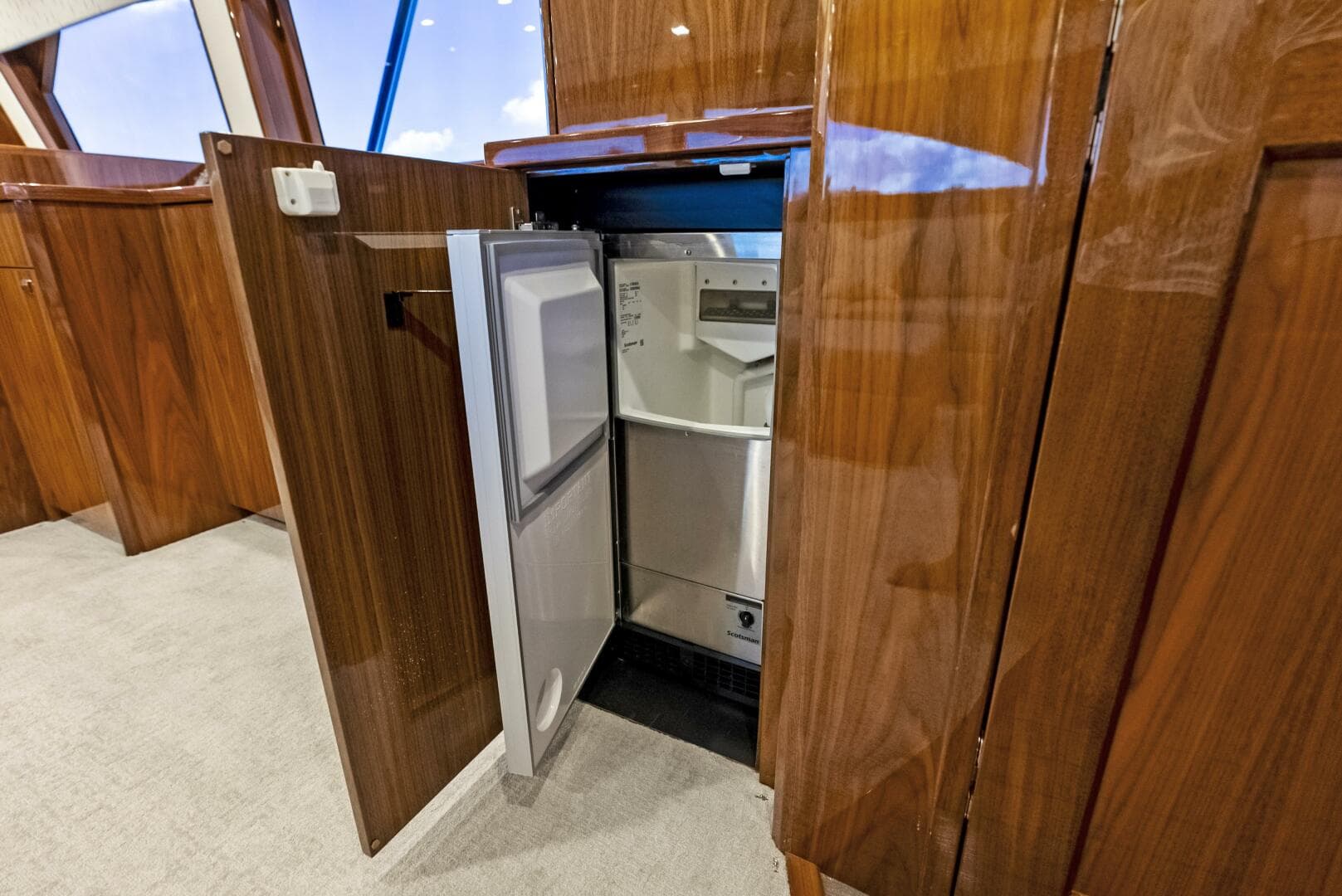 2019 Viking 80 Convertible — photo 60