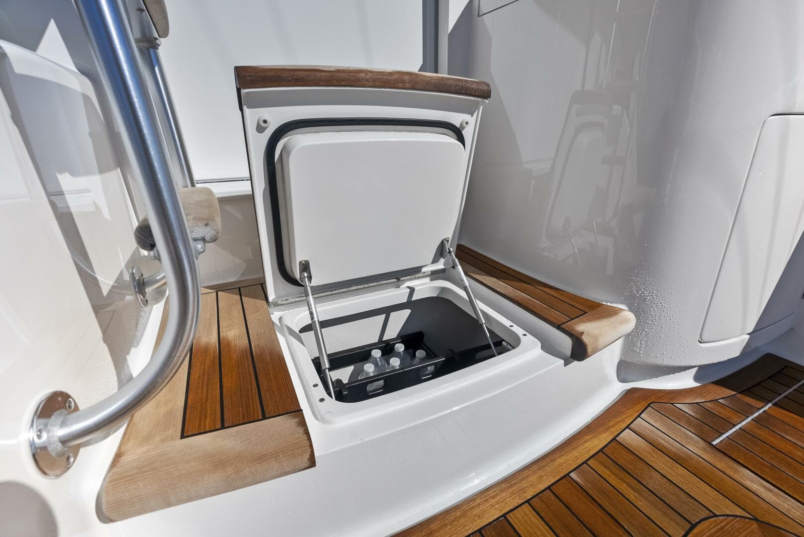 2019 Viking 80 Convertible — photo 11