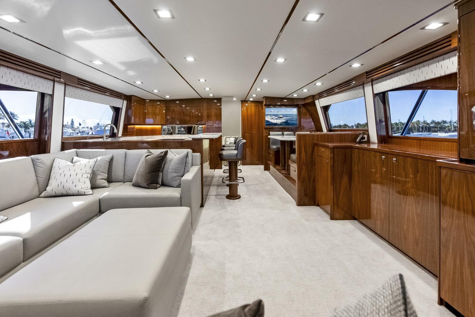 2019 Viking 80 Convertible — photo 54
