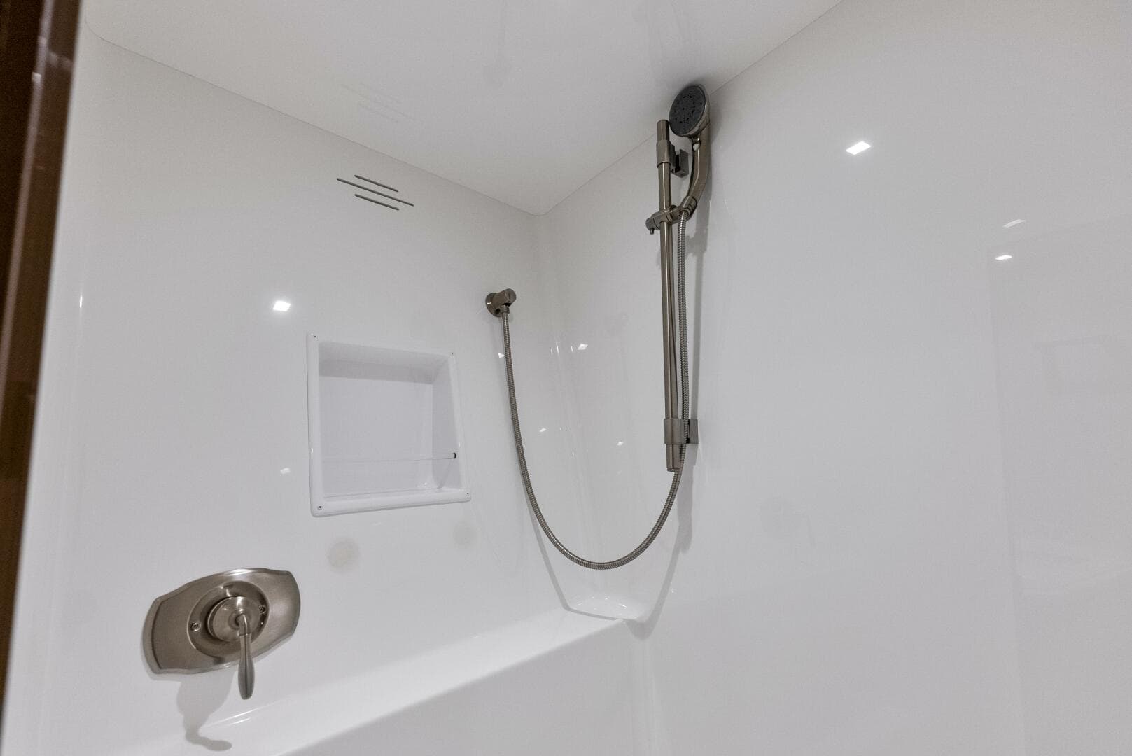 2019 Viking 80 Convertible — photo 92