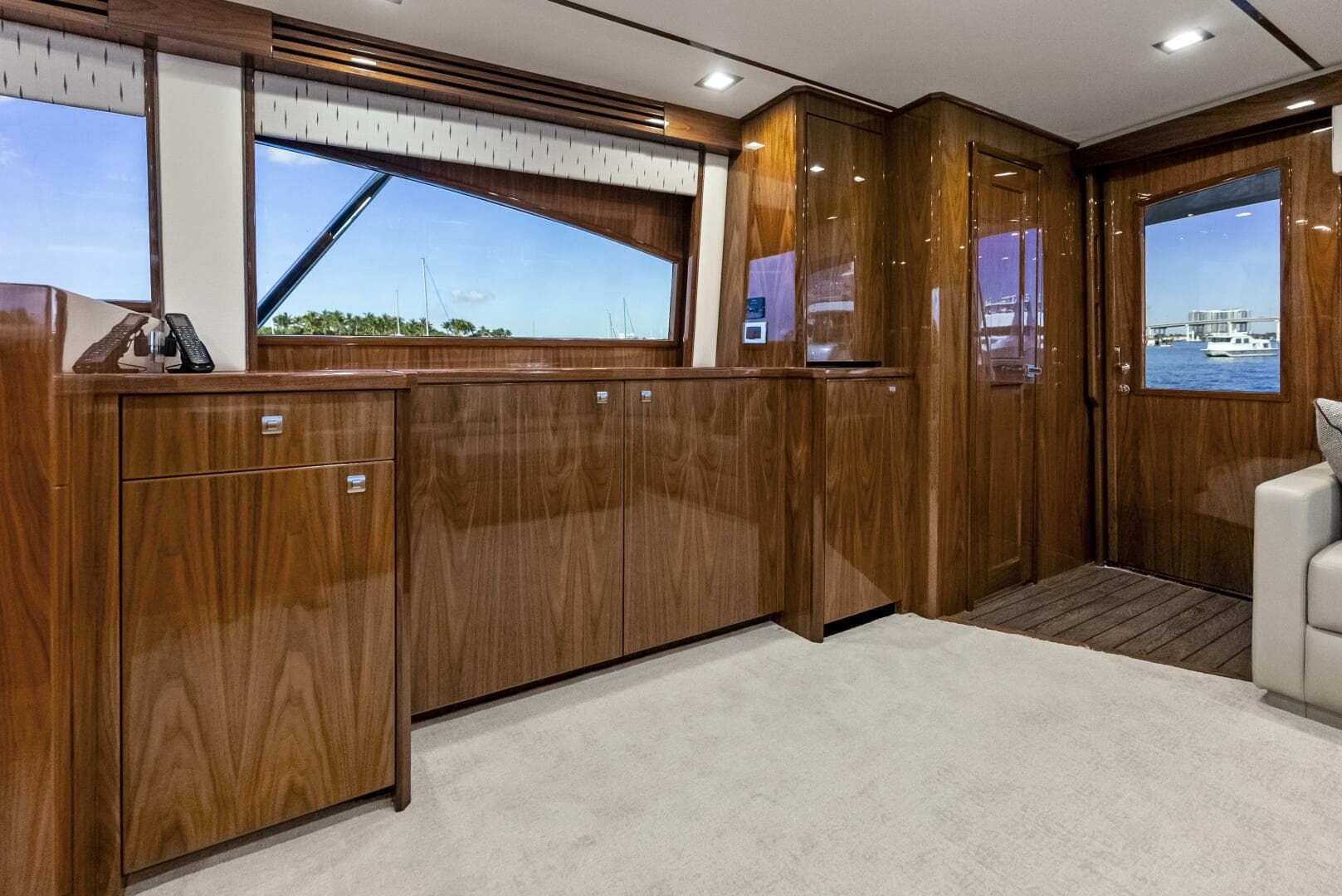 2019 Viking 80 Convertible — photo 57