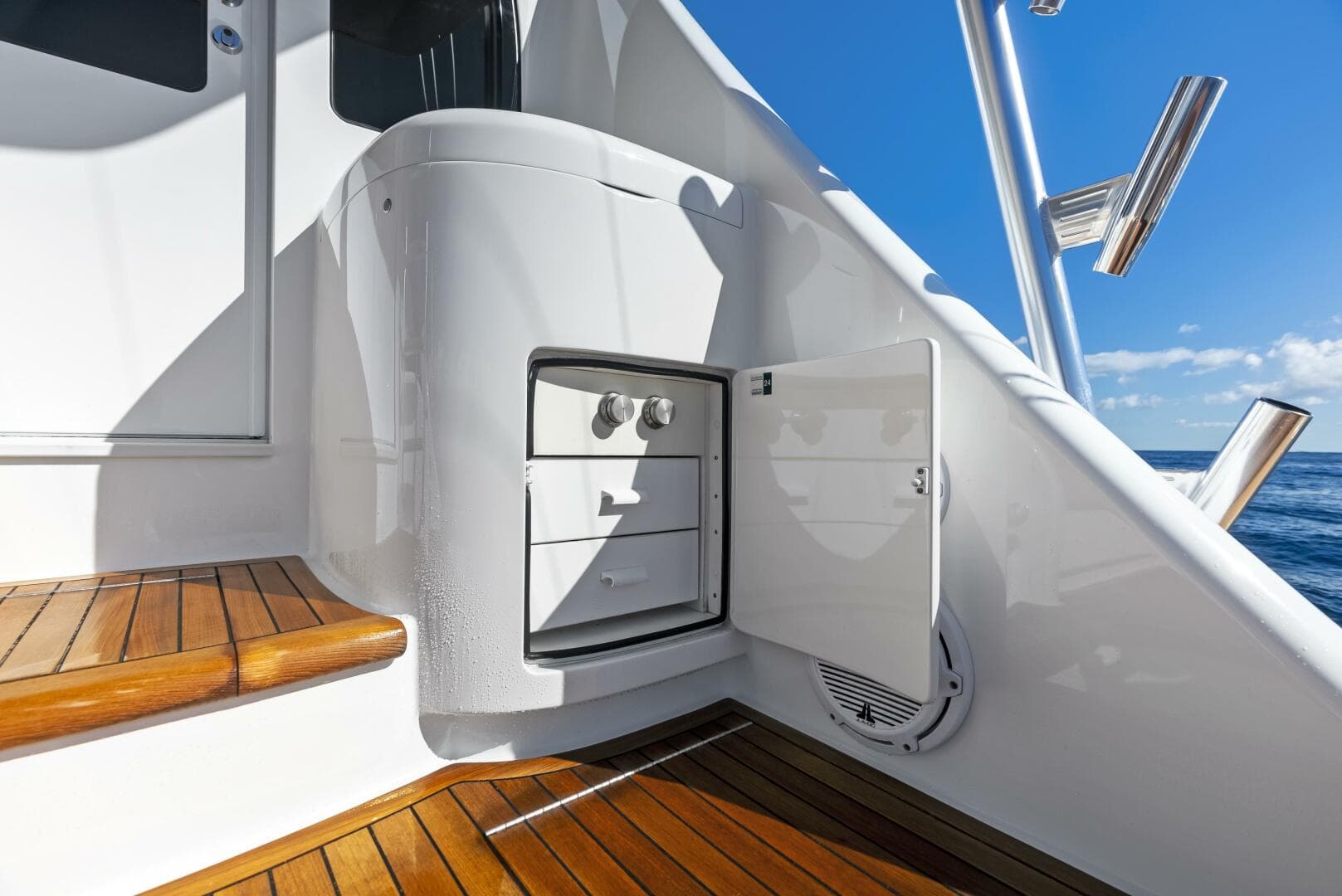 2019 Viking 80 Convertible — photo 18