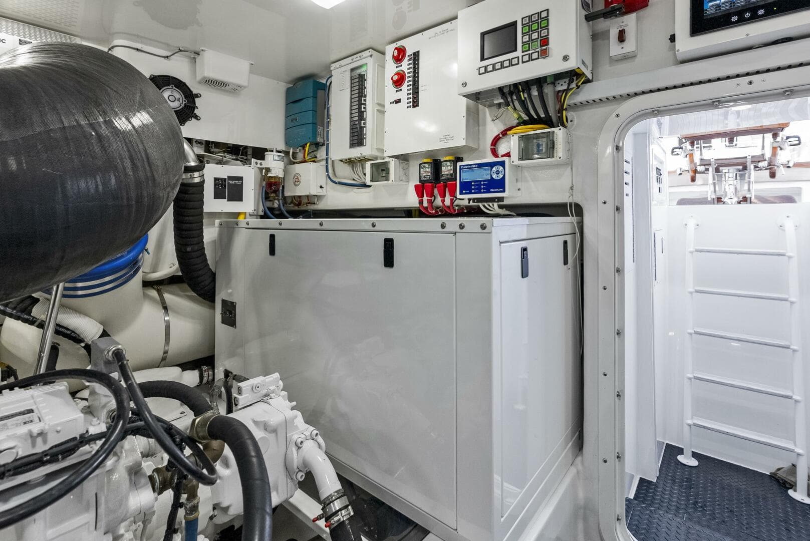 2019 Viking 80 Convertible — photo 113