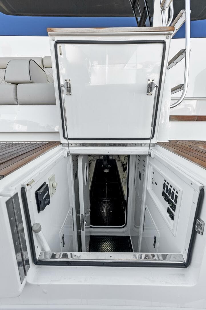 2019 Viking 80 Convertible — photo 104