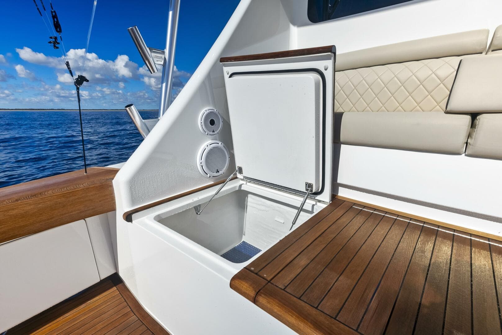 2019 Viking 80 Convertible — photo 27