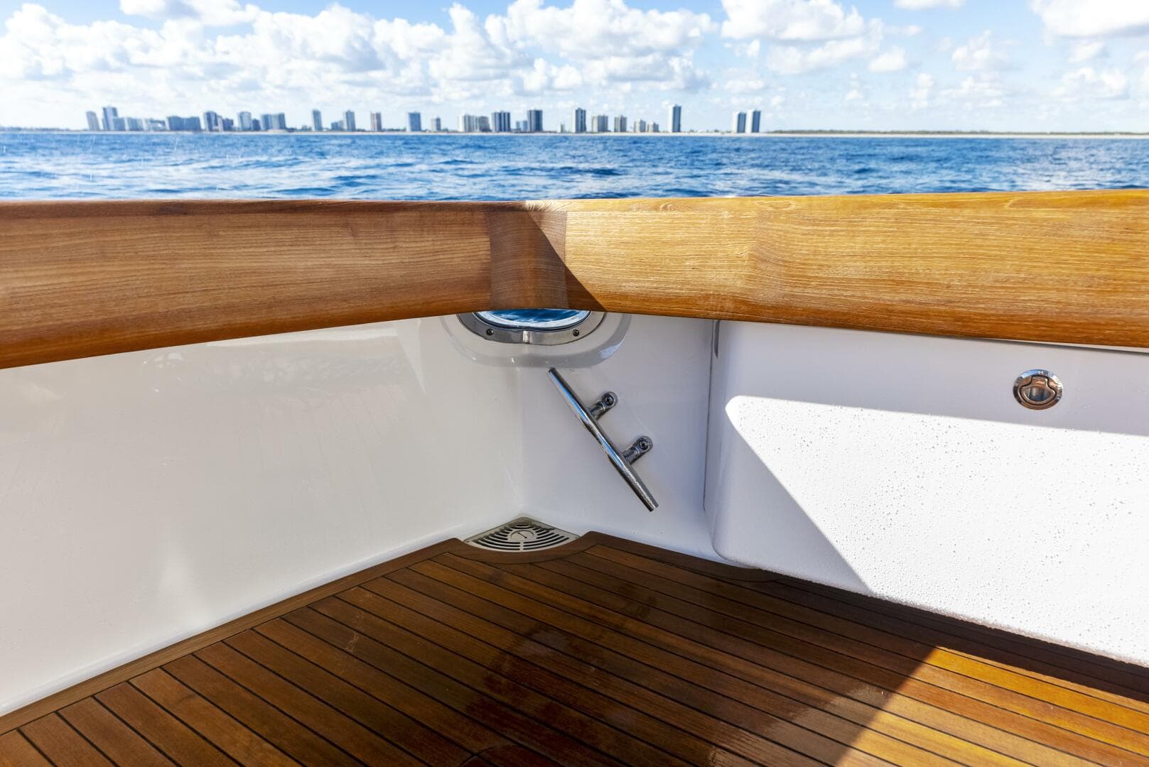 2019 Viking 80 Convertible — photo 15