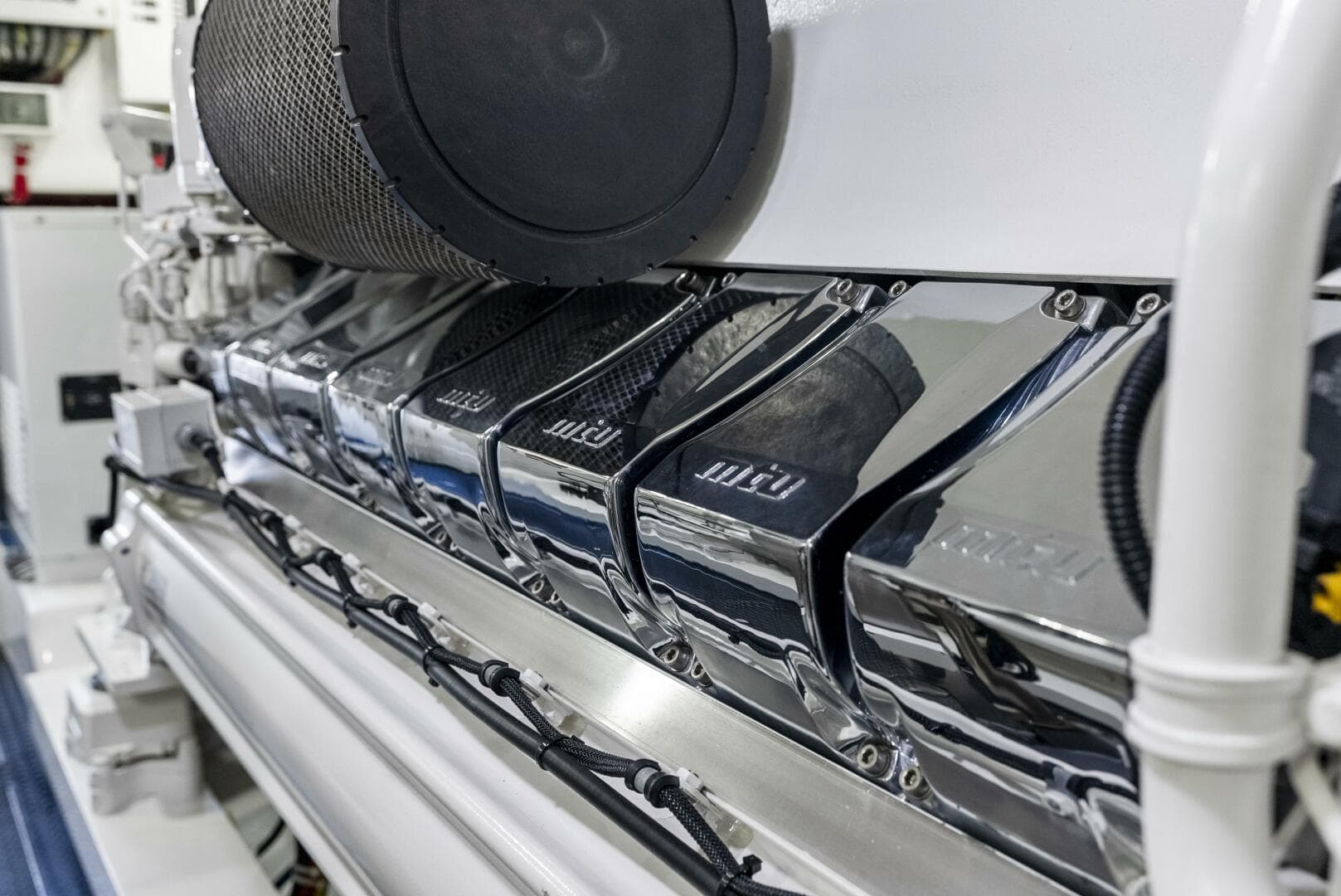 2019 Viking 80 Convertible — photo 110