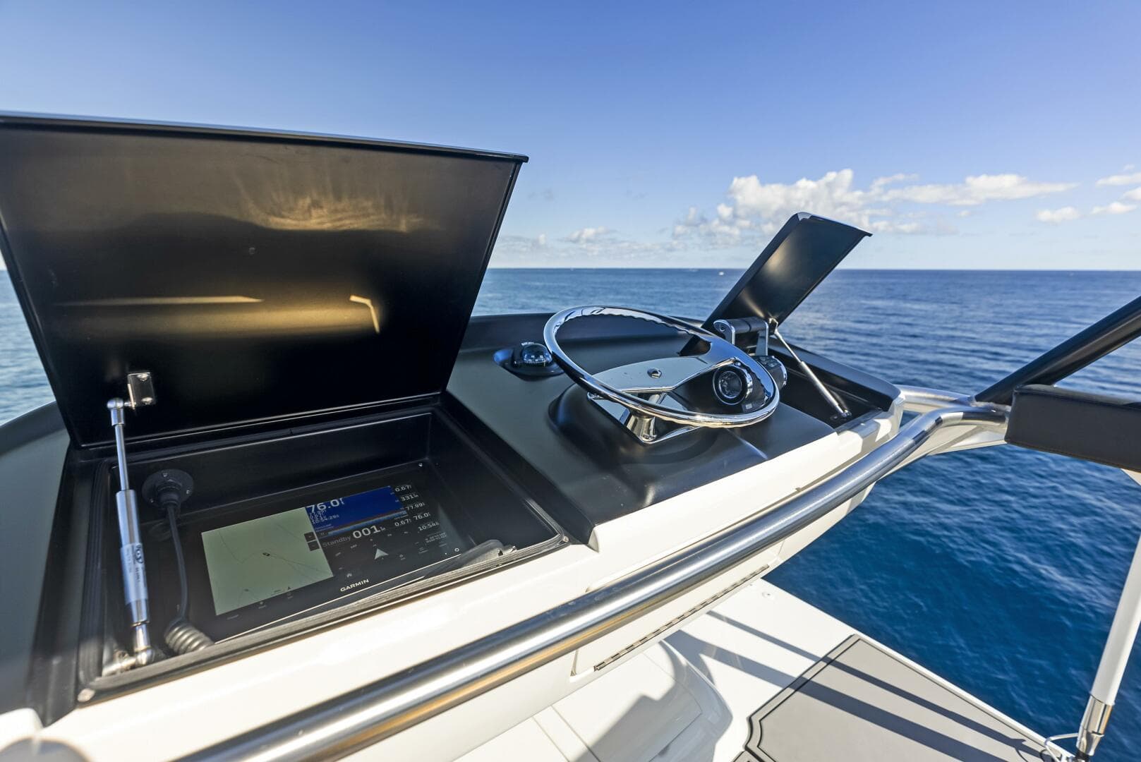 2019 Viking 80 Convertible — photo 32