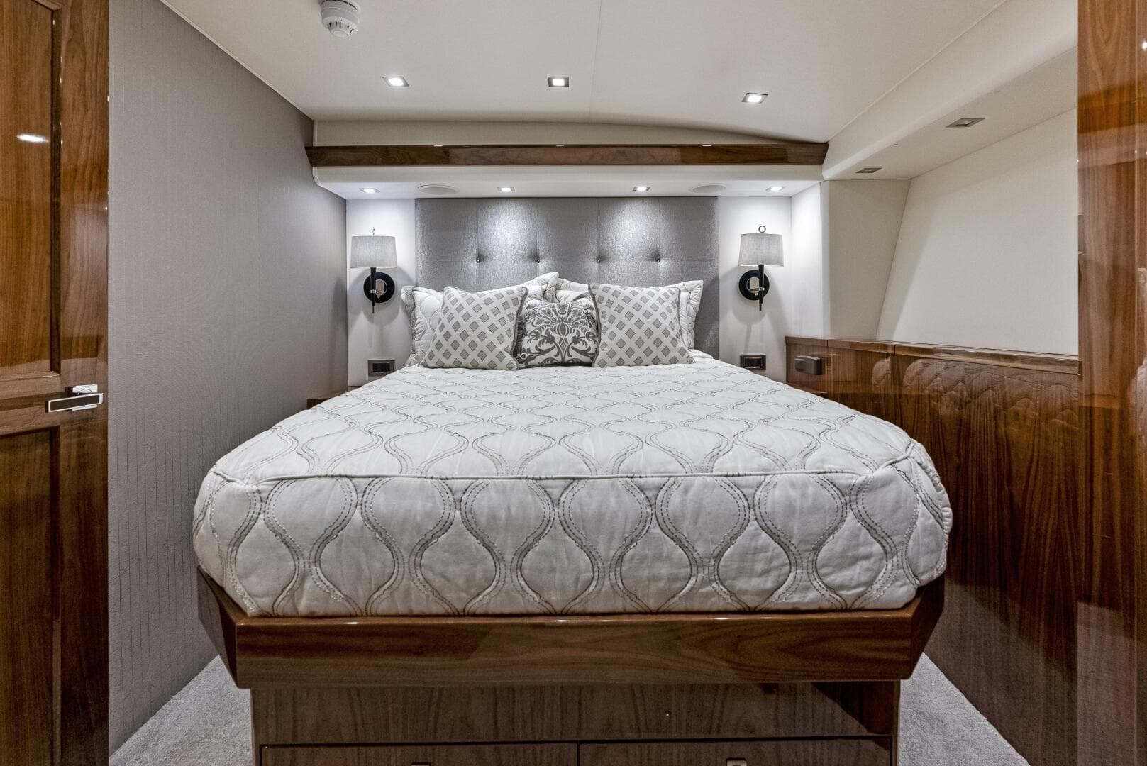 2019 Viking 80 Convertible — photo 88