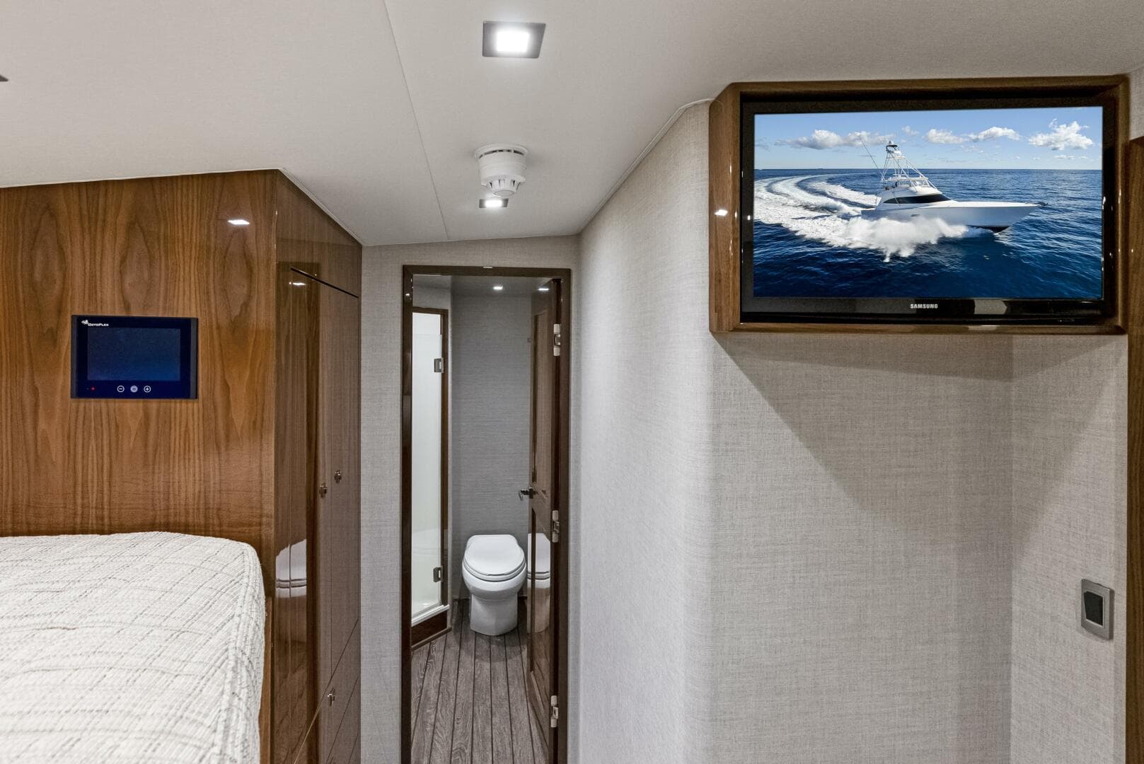 2019 Viking 80 Convertible — photo 84