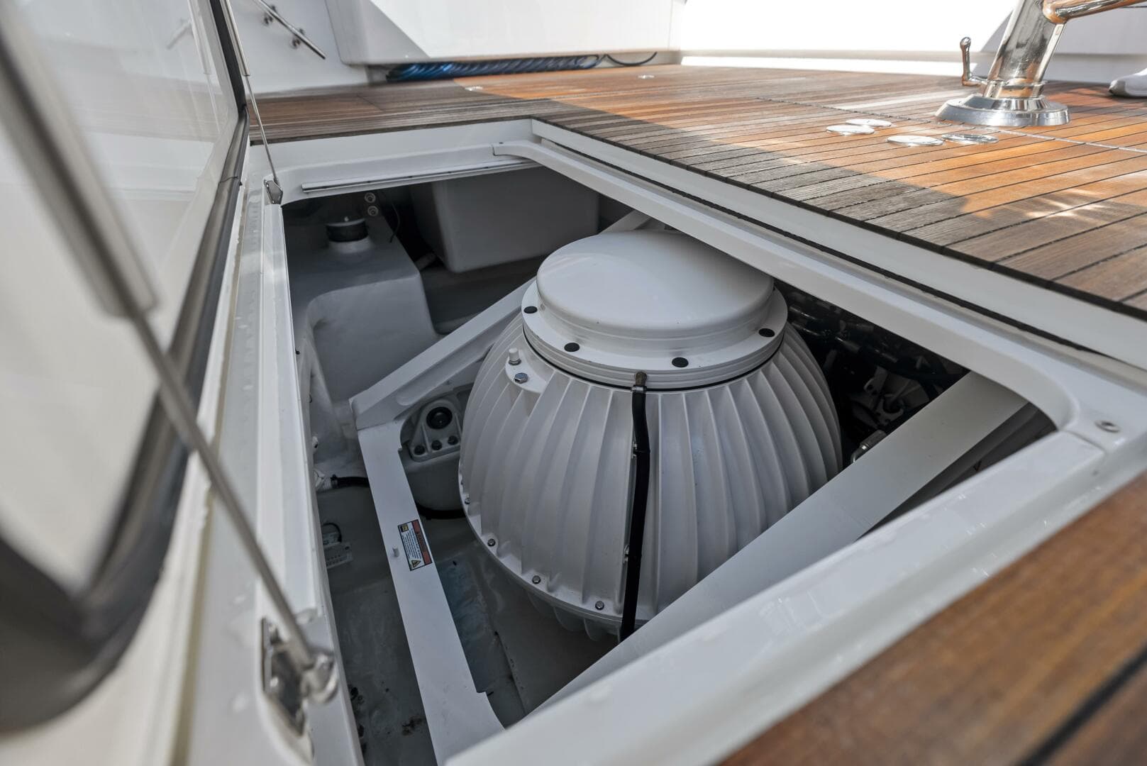 2019 Viking 80 Convertible — photo 9