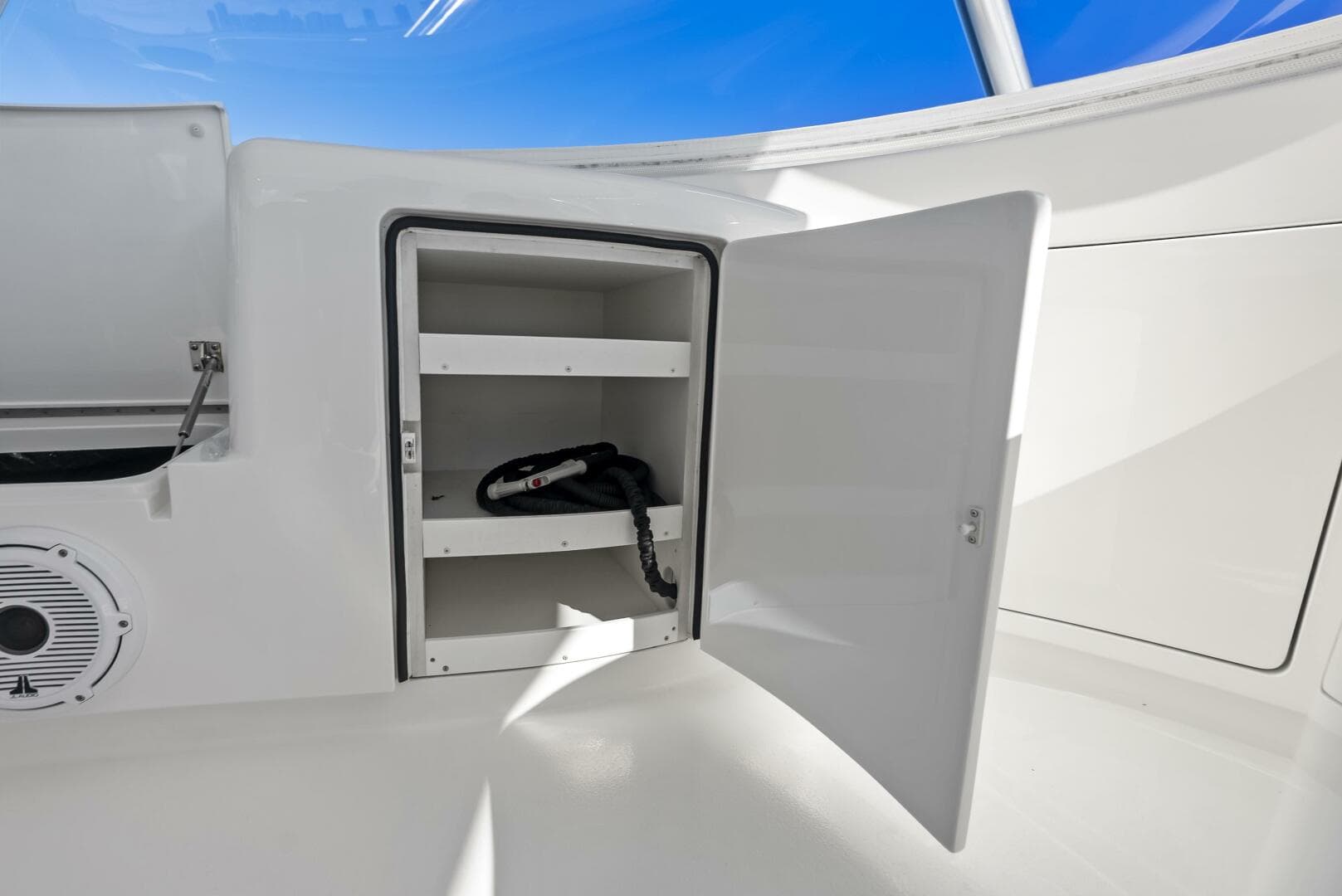 2019 Viking 80 Convertible — photo 52