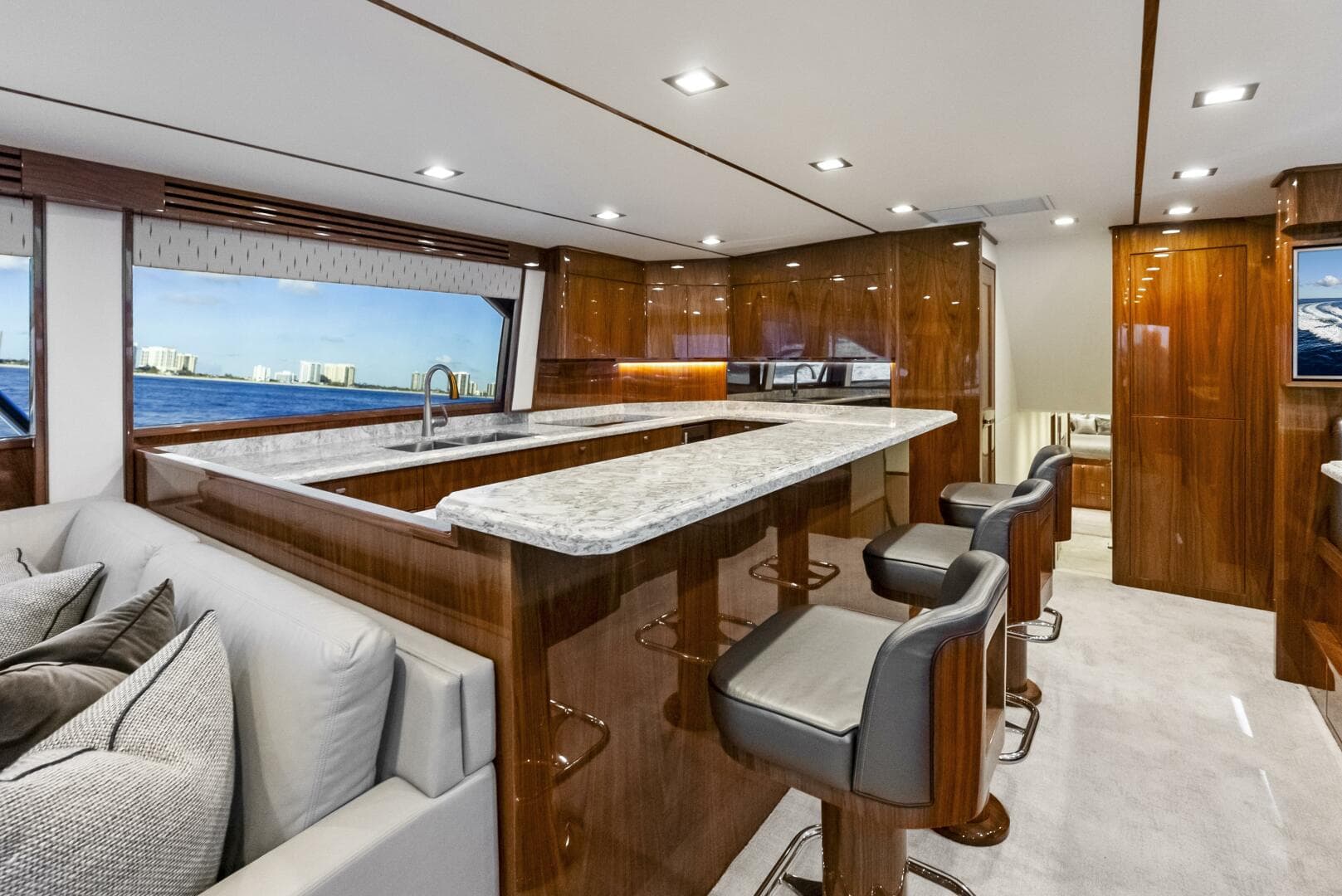 2019 Viking 80 Convertible — photo 62